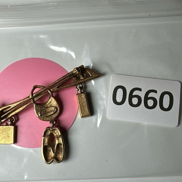 VTG Danecraft Golfer Brooch Gold Tone Dangle Shoes, Balls, Hats, Golf Clubs 0660 - Picture 10 of 10